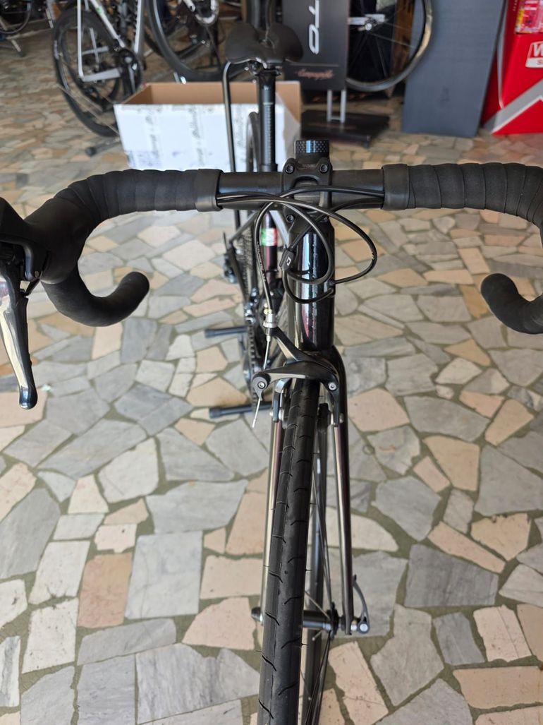 Used Giant Revolt 2 2022 2022 Road & Gravel, Black — image 8 of 13