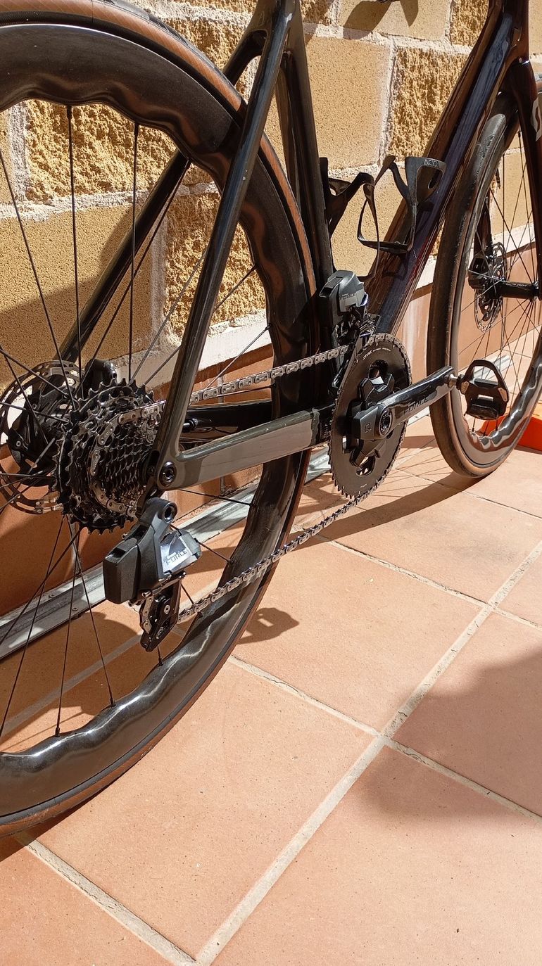 Used Scott Addict RC 10 2023 2023 Road & Gravel, Black — image 4 of 6