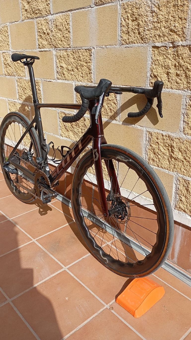 Used Scott Addict RC 10 2023 2023 Road & Gravel, Black — image 5 of 6