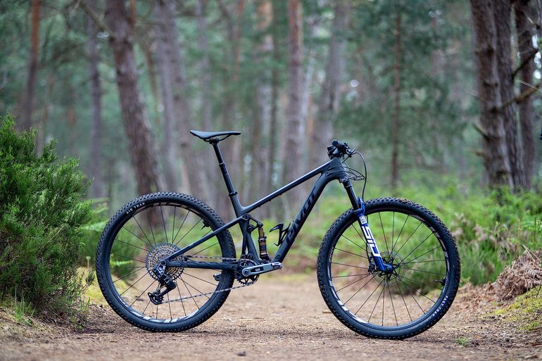 Used Pivot Mach 4 SL 2024 2024 Mountainbike, Black — image 1 of 4