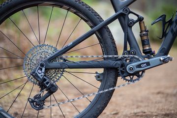Used Pivot Mach 4 SL 2024 2024 Mountainbike, Black — image 2 of 4