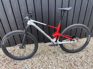 Mondraker F-PODIUM R 2024 2024 Mountainbike usato, Grigio chiaro — immagine 2 di 4