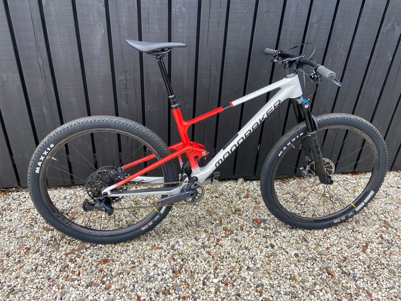 Mondraker F-PODIUM R 2024 2024 Mountainbike usato, Grigio chiaro — immagine 1 di 4