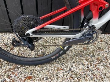 Mondraker F-PODIUM R 2024 2024 Mountainbike usato, Grigio chiaro — immagine 3 di 4