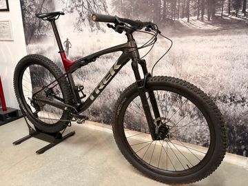 Used Trek 9.6 Gen 1 2021 Mountainbike, Light Gray, 29 — image 2 of 4
