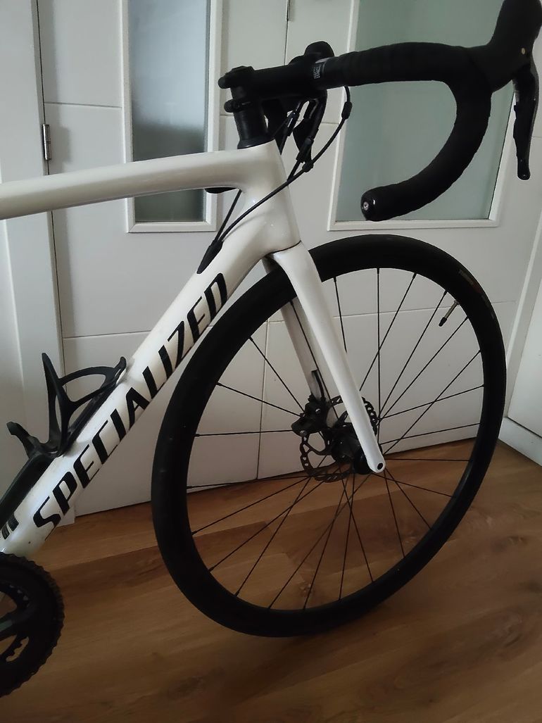 Used Specialized Tarmac SL6 2023 2023 Road & Gravel, White — image 2 of 7