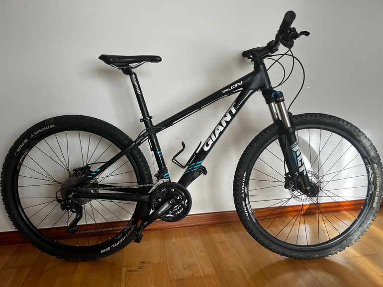 Used Giant Talon Shimano Deore 2017 Mountainbike, Black — image 1 of 7