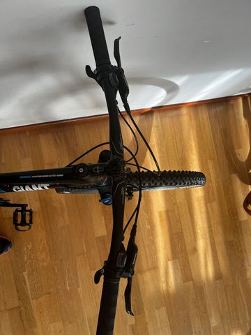 Used Giant Talon Shimano Deore 2017 Mountainbike, Black — image 2 of 7
