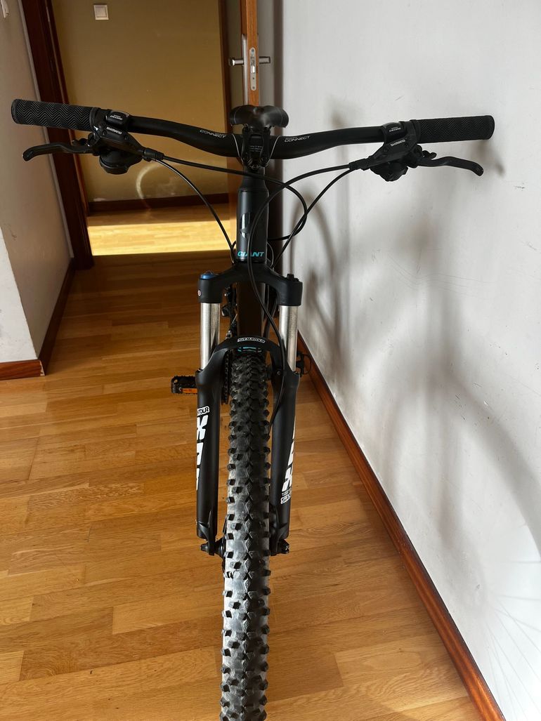 Used Giant Talon Shimano Deore 2017 Mountainbike, Black — image 4 of 7