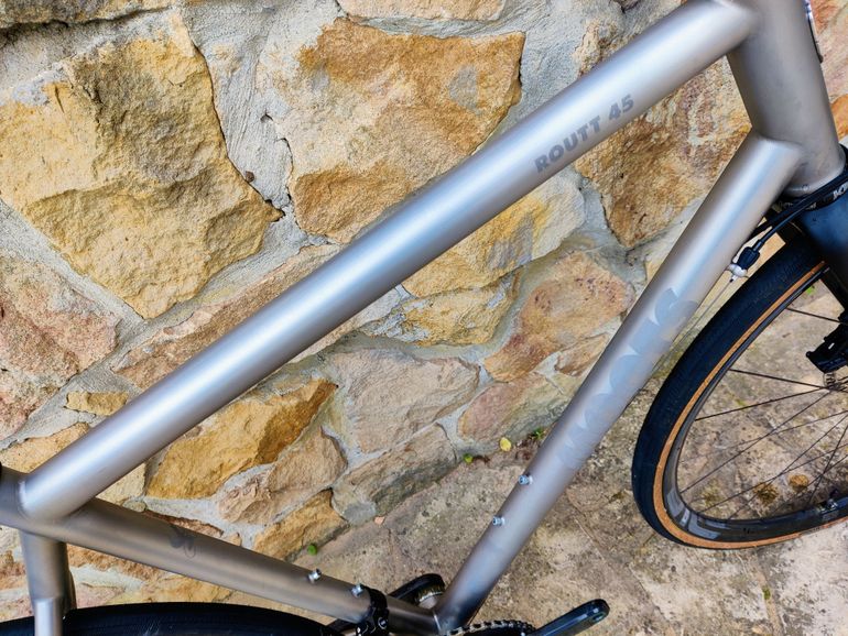 Used Moots Routt Campagnolo Chorus 2021 Road & Gravel, Light Gray — image 5 of 7
