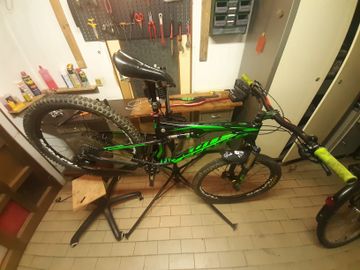 Used Scott Spark 750 2016 2016 Mountainbike, Green — image 1 of 10