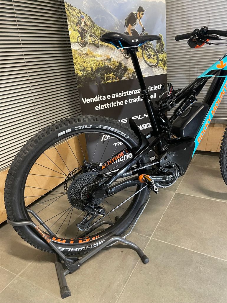 Used Rocky Mountain Altitude Powerplay Alloy 70 2019 2019 Mountainbike, Black, 27.5 — image 2 of 8