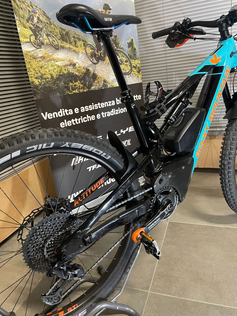 Used Rocky Mountain Altitude Powerplay Alloy 70 2019 2019 Mountainbike, Black, 27.5 — image 3 of 8