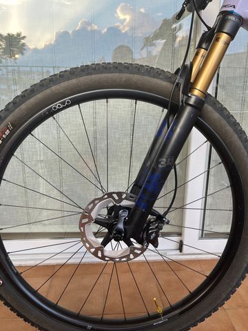 Used Orbea Oiz Shimano Deore XT 2024 Mountainbike, Purple, 29 — image 6 of 9