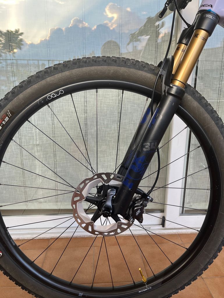Used Orbea Oiz Shimano Deore XT 2024 Mountainbike, Purple, 29 — image 6 of 9