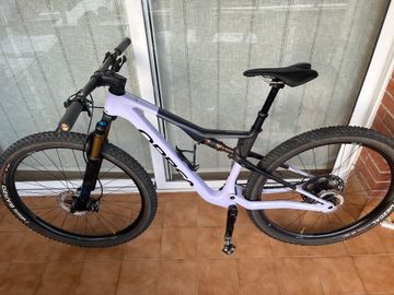 Used Orbea Oiz Shimano Deore XT 2024 Mountainbike, Purple, 29 — image 9 of 9