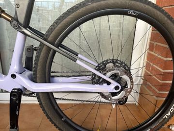 Used Orbea Oiz Shimano Deore XT 2024 Mountainbike, Purple, 29 — image 5 of 9