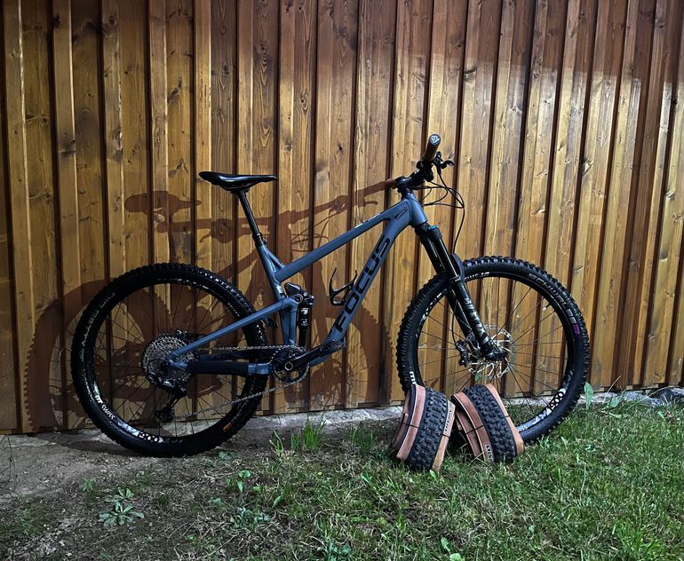 Used Focus JAM 6.8 SEVEN 2021 2021 Mountainbike, Light Gray, 27.5 — image 1 of 7