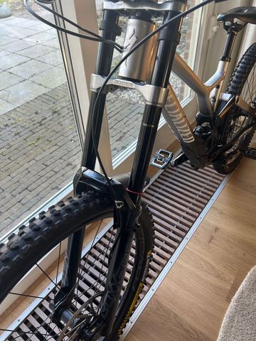 Used Specialized Demo Expert 2022 2022 Mountainbike, Black, 29, 27.5 — image 6 of 14