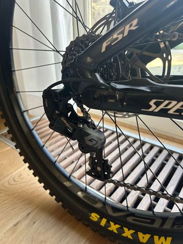 Used Specialized Demo Expert 2022 2022 Mountainbike, Black, 29, 27.5 — image 7 of 14