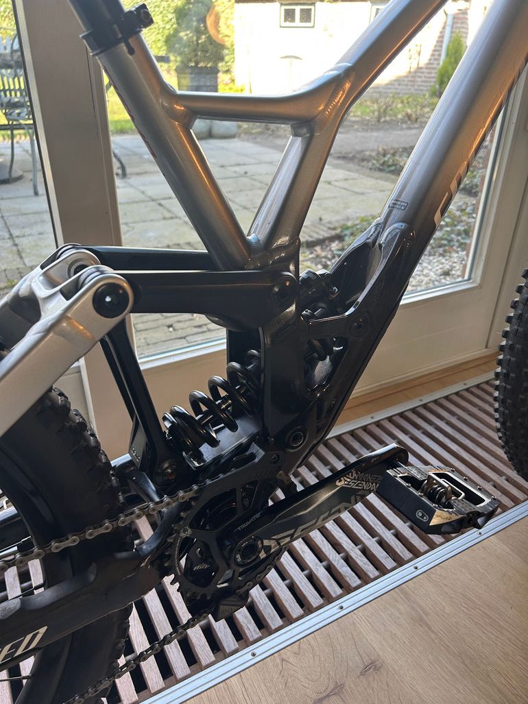 Used Specialized Demo Expert 2022 2022 Mountainbike, Black, 29, 27.5 — image 4 of 14
