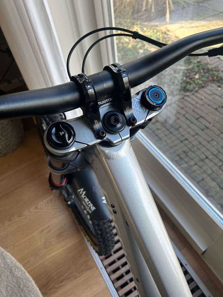 Used Specialized Demo Expert 2022 2022 Mountainbike, Black, 29, 27.5 — image 11 of 14