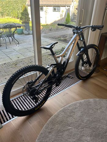 Used Specialized Demo Expert 2022 2022 Mountainbike, Black, 29, 27.5 — image 2 of 14
