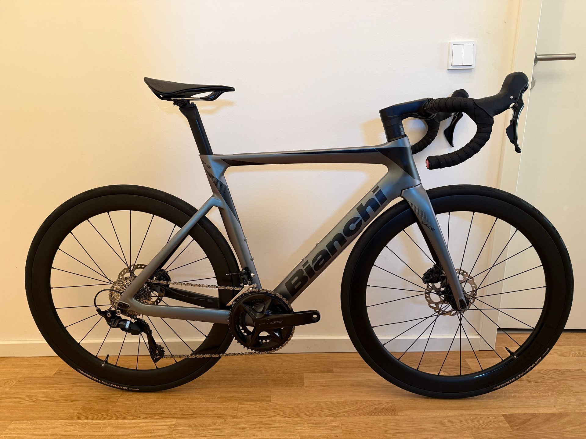 ビアンキBIANCHI OLTRE RACE 2024 Bianchi Oltre Race & Sprint Aero Road Bikes Tease Shimano