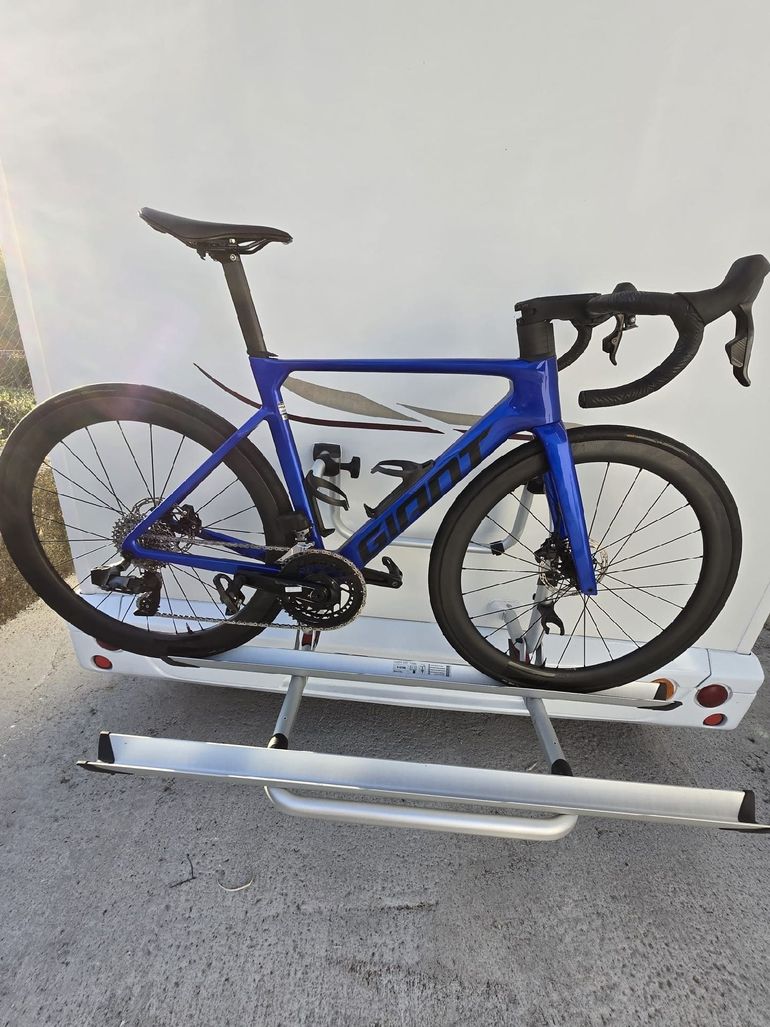 Used Giant Propel Advanced 1 2024 2024 Road & Gravel, Blue — image 1 of 10