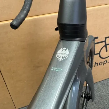 Used Bianchi New Bianchi Oltre Comp, Ultegra Di2 12-speed - 2024 (59cm) 2024 Road & Gravel, Black — image 9 of 9