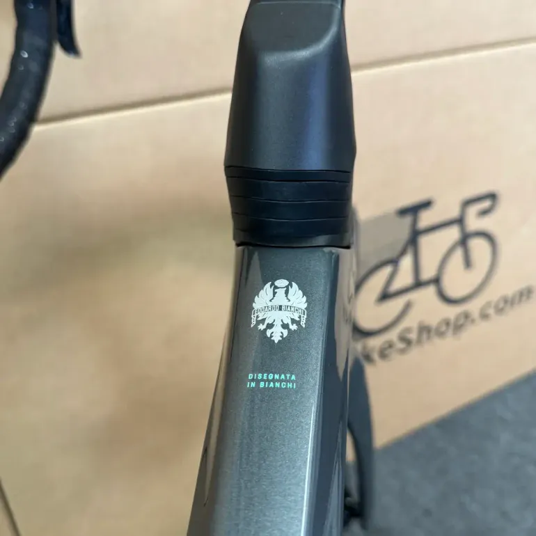 Used Bianchi New Bianchi Oltre Comp, Ultegra Di2 12-speed - 2024 (55cm) 2024 Road & Gravel, Black — image 10 of 10