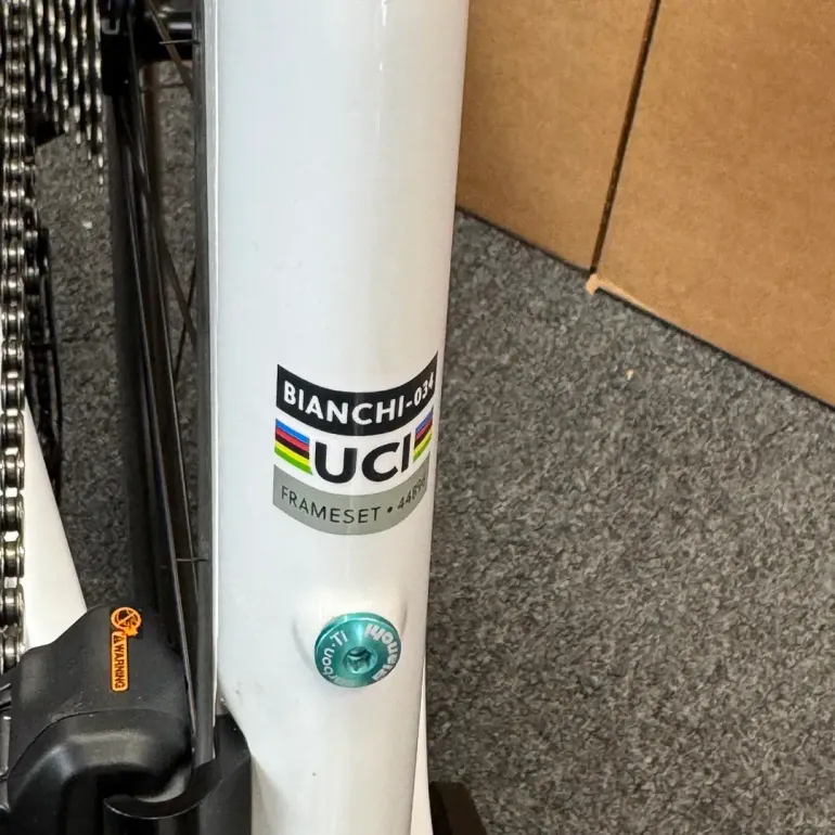 Used Bianchi New Bianchi Oltre Comp, Ultegra Di2 12-speed - 2024 (57cm) 2024 Road & Gravel, White — image 10 of 12