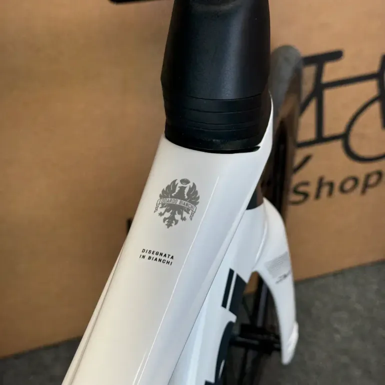 Used Bianchi New Bianchi Oltre Comp, Ultegra Di2 12-speed - 2024 (57cm) 2024 Road & Gravel, White — image 9 of 12