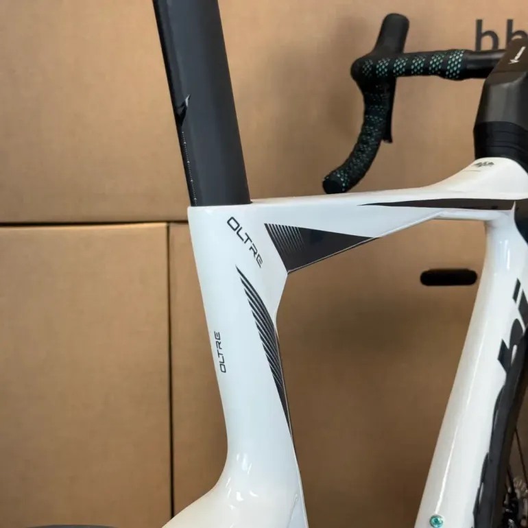 Used Bianchi New Bianchi Oltre Comp, Ultegra Di2 12-speed - 2024 (57cm) 2024 Road & Gravel, White — image 8 of 12