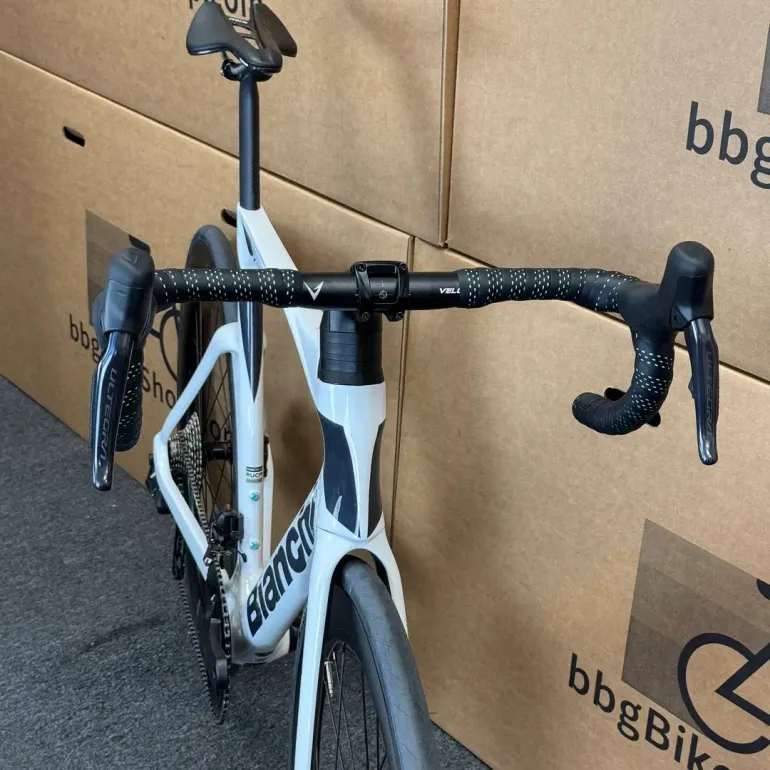 Used Bianchi New Bianchi Oltre Comp, Ultegra Di2 12-speed - 2024 (57cm) 2024 Road & Gravel, White — image 4 of 12