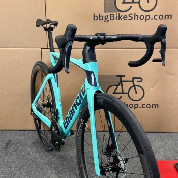 Used Bianchi New Bianchi Oltre Comp, Ultegra Di2 12-speed - 2024 (55cm) 2024 Road & Gravel, Blue — image 3 of 12