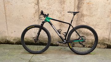Used Cannondale F-si Shimano Deore XT 2023 Mountainbike, Black — image 2 of 5
