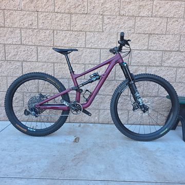 Used Specialized Status 140 2022 2022 Mountainbike, Red, 29, 27.5 — image 1 of 20