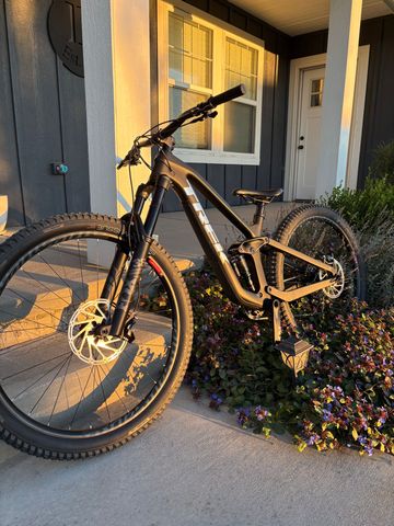 Used Trek Slash SRAM NX Eagle 2023 Mountainbike, Black — image 4 of 4