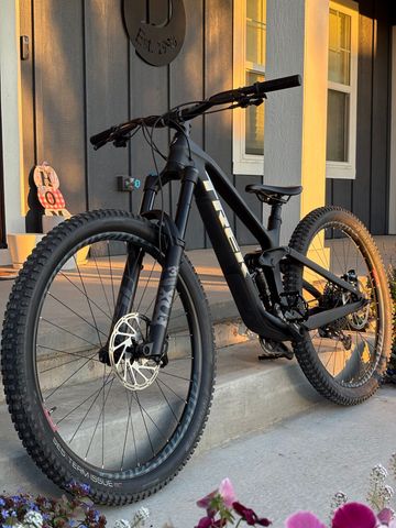 Used Trek Slash SRAM NX Eagle 2023 Mountainbike, Black — image 1 of 4