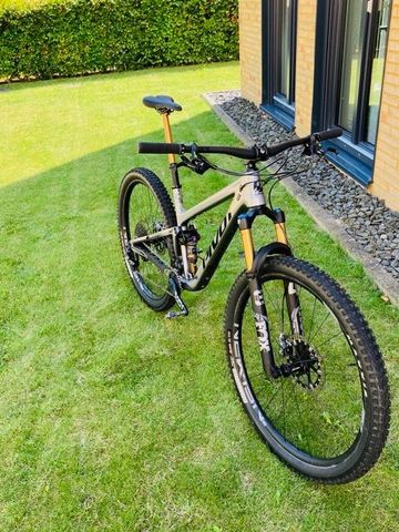 Used Pivot TRAIL 429 Pro X01 2023 2023 Mountainbike, Light Gray, 29 — image 1 of 13