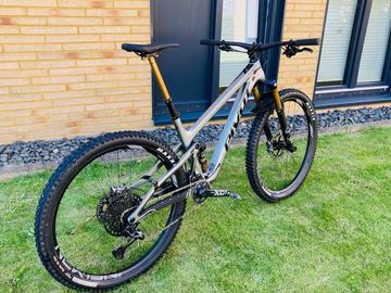 Used Pivot TRAIL 429 Pro X01 2023 2023 Mountainbike, Light Gray, 29 — image 3 of 13