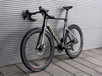 Used Canyon Aeroad CFR eTap 2024 2024 Road & Gravel, Black — image 8 of 17