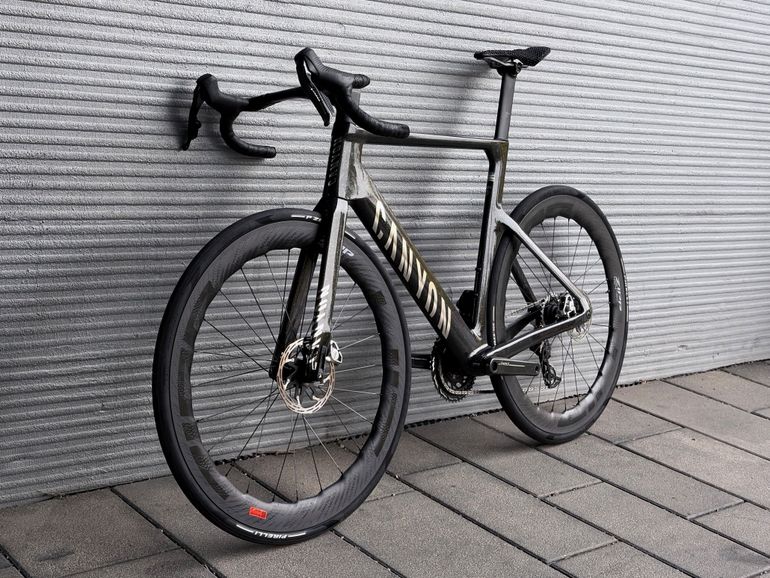 Used Canyon Aeroad CFR eTap 2024 2024 Road & Gravel, Black — image 8 of 17