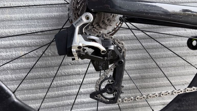 Used Canyon Aeroad CFR eTap 2024 2024 Road & Gravel, Black — image 6 of 17