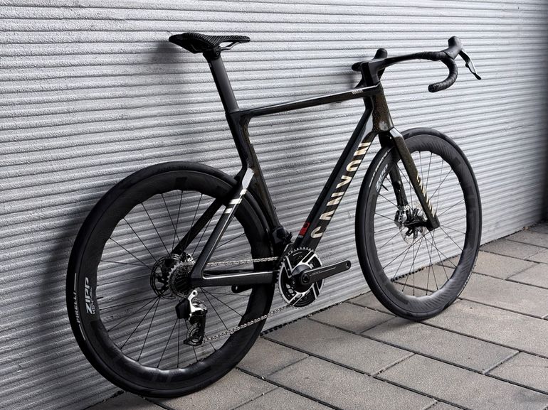 Used Canyon Aeroad CFR eTap 2024 2024 Road & Gravel, Black — image 3 of 17