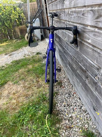 Used Giant Propel Advanced 1 2025 Road & Gravel, Blue — image 9 of 9