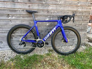 Used Giant Propel Advanced 1 2025 Road & Gravel, Blue — image 5 of 9