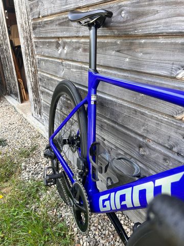 Used Giant Propel Advanced 1 2025 Road & Gravel, Blue — image 1 of 9