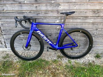 Used Giant Propel Advanced 1 2025 Road & Gravel, Blue — image 7 of 9